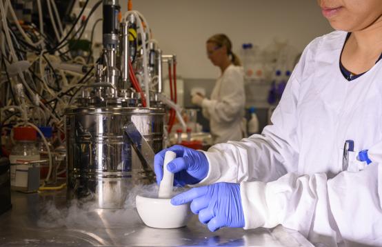 Image of two persons working in a labratory
